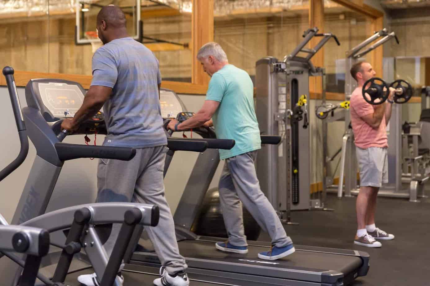 Men at Mountainside rehab’s gym exercising to battle withdrawal symptoms.