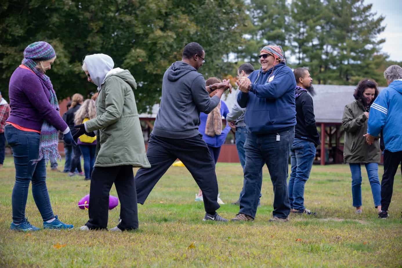 A group of people playing lawn games at the Mountainside addiction treatment center alumni reunion.