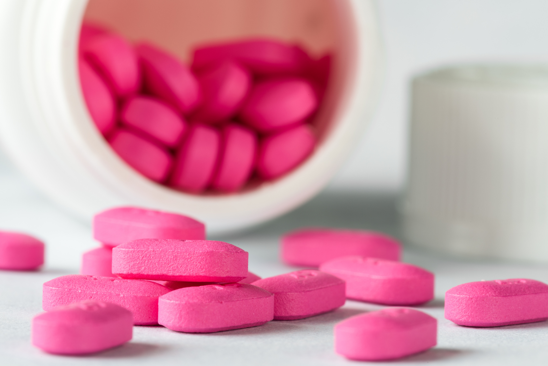 scattered benadryl pills lead to addiction and withdrawal